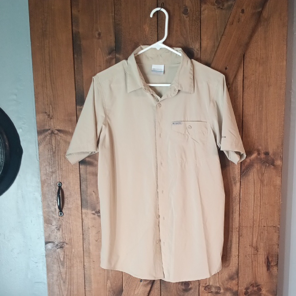 Columbia Men's Tan Casual Button Down Shirt